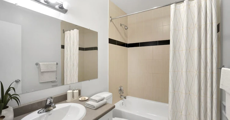 520 Tenth Street, New Westminster, BC, V3M 3Z6 - 8