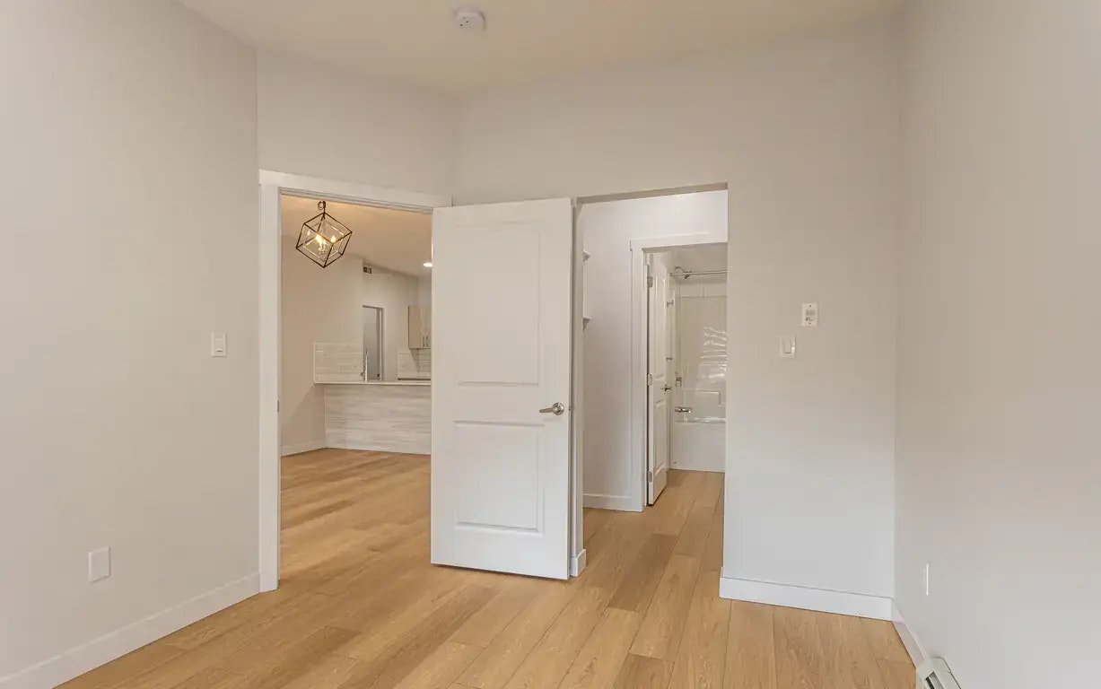 123-9660 229 Street NW, Edmonton, AB, T5T 5X7 - 11