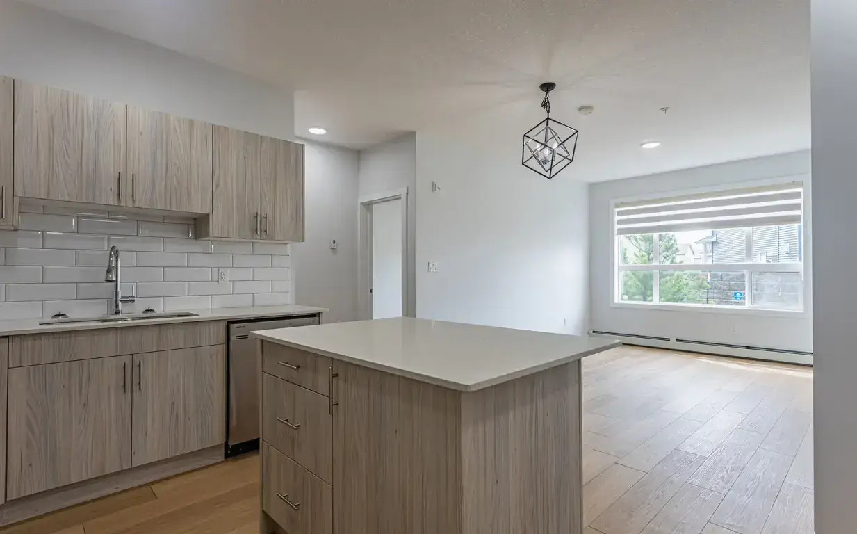 137-9660 229 Street NW, Edmonton, AB, T5T 5X7 - 9