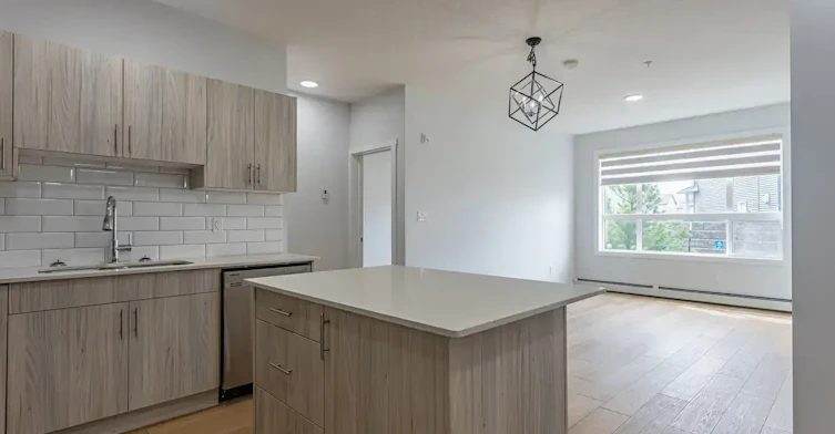 137-9660 229 Street NW, Edmonton, AB, T5T 5X7 - 9