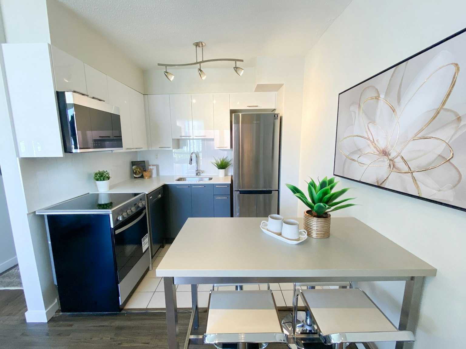 802-1580 Haro Street, Vancouver, BC, V6G 1G6