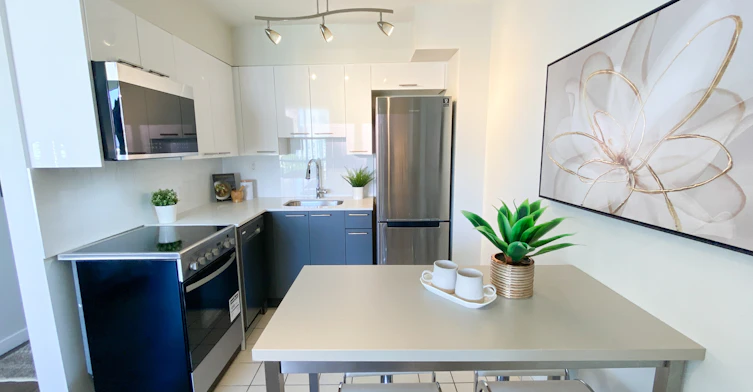 802-1580 Haro Street, Vancouver, BC, V6G 1G6