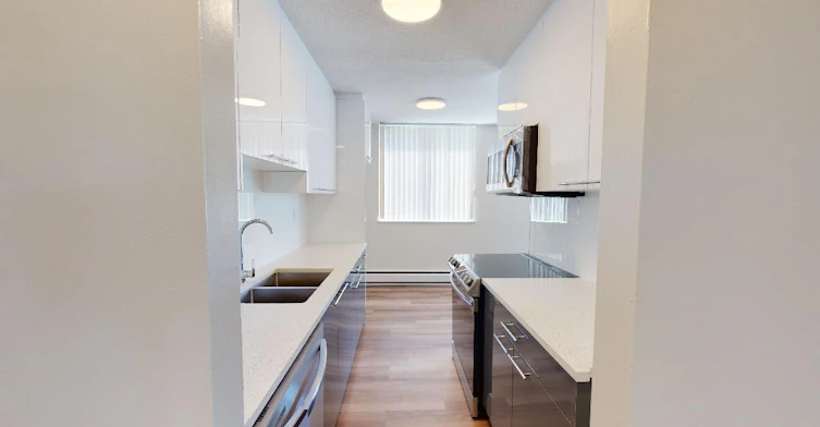703-1355 W 14th Avenue, Vancouver, BC, V6H 1R2 - 2