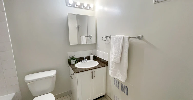 XXX0-2054 Comox Street, Vancouver, BC, V6G 1R8 - 4