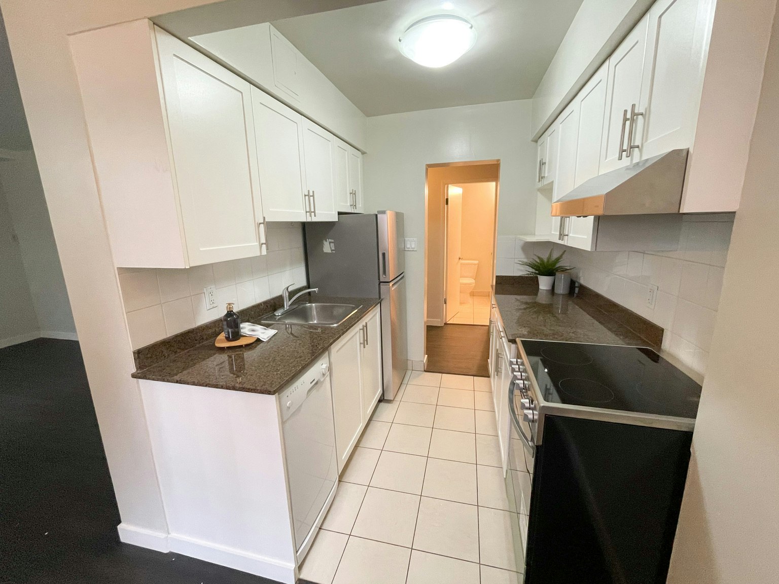 XXX0-2054 Comox Street, Vancouver, BC, V6G 1R8