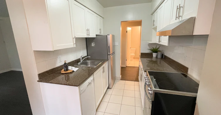 XXX0-2054 Comox Street, Vancouver, BC, V6G 1R8