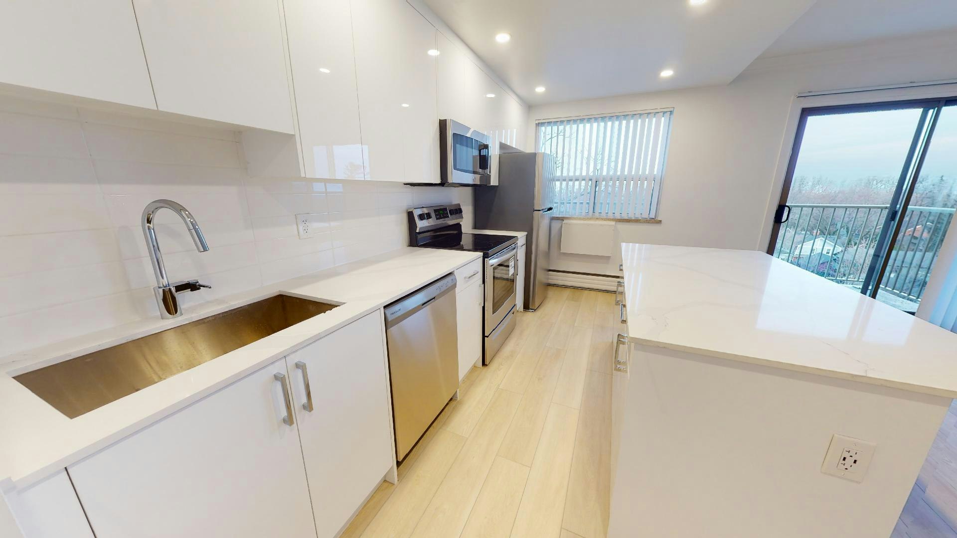 302-265 Reynolds Street, Oakville, ON, L6J 3L5