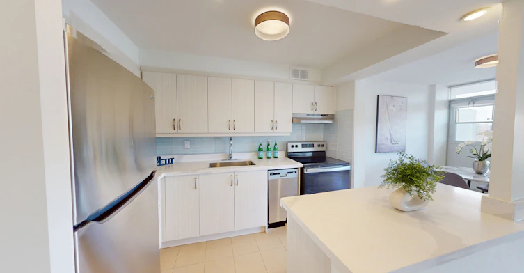 0305-30 Edith Drive, Toronto, ON, M4R 1Y8