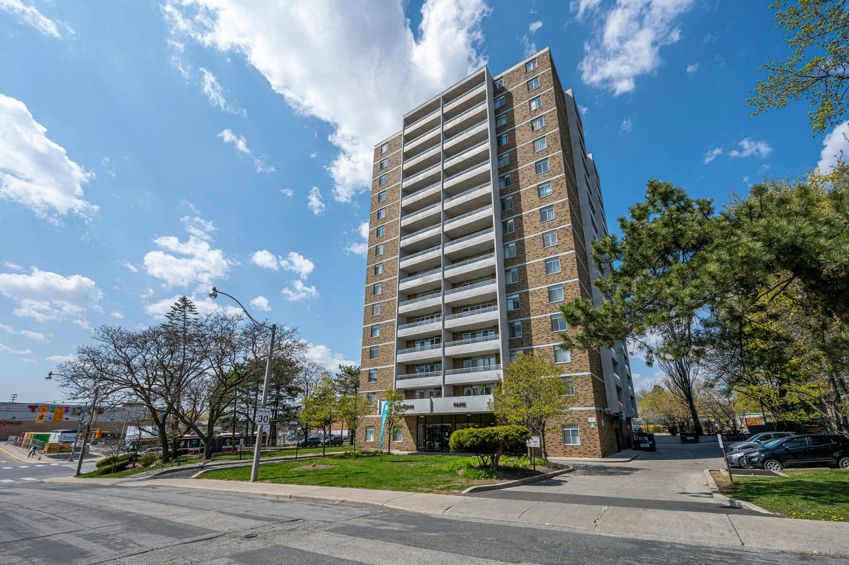 0806-919 Dufferin Street, Toronto, ON, M6H 4B3 - 8