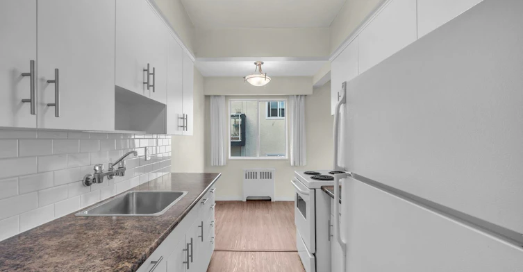 0103-1615 Vine Street, Vancouver, BC, V6K 3J3