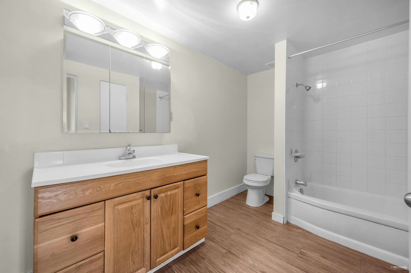 207-1615 Vine Street, Vancouver, BC, V6K 3J3