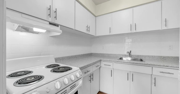 0206-1655 Chesterfield Avenue, North Vancouver, BC, V7N 2N8