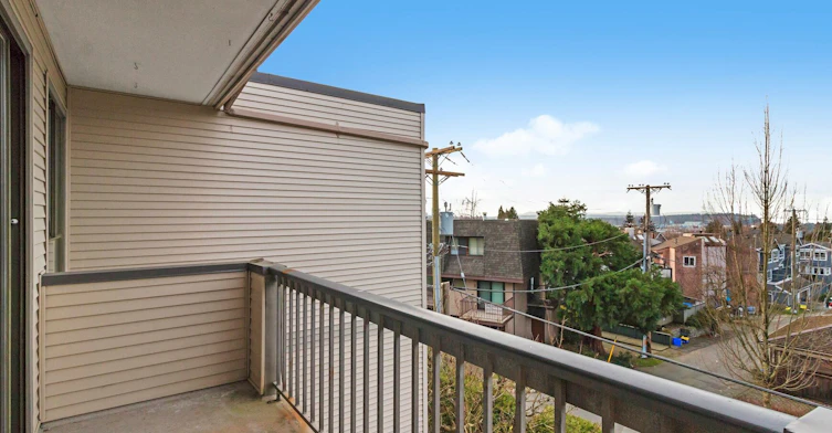 205-1655 Chesterfield Avenue, North Vancouver, BC, V7N 2N8 - 4