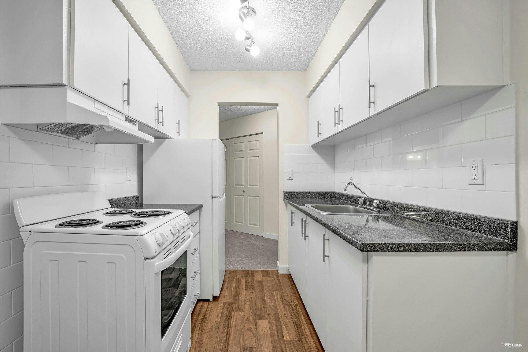 102-7191 Barnet Road, Burnaby, BC, V5A 1E1 - 4