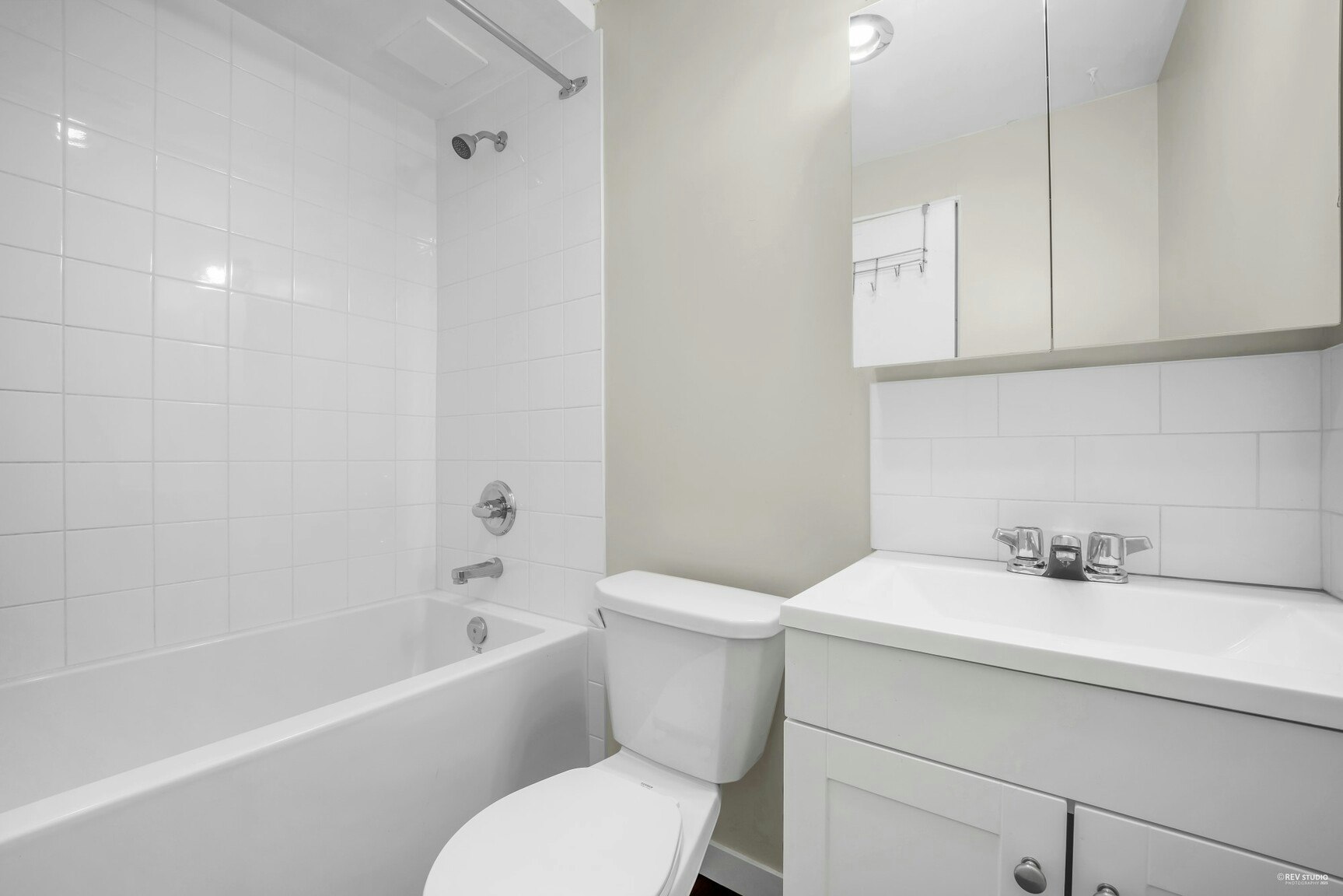 102-7191 Barnet Road, Burnaby, BC, V5A 1E1