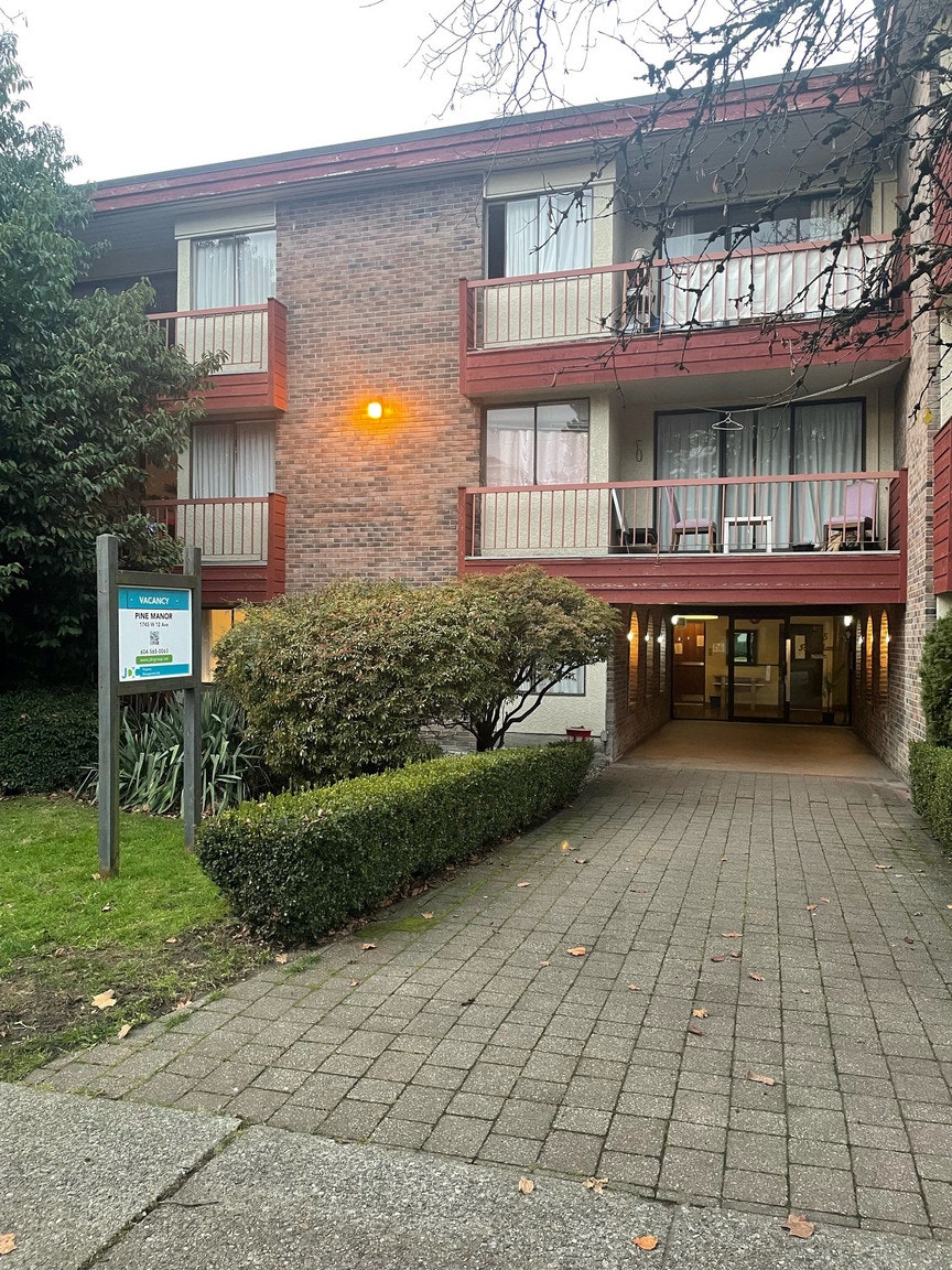 204-1745 W 12 Avenue, Vancouver, BC, V6J 2E5