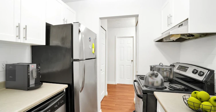 3836 Carrigan Court, Burnaby, BC, V3N 4P7 - 6