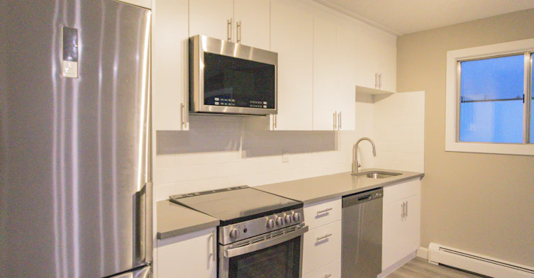 101-10645 113 Street, Edmonton, AB, T5H 3H7 - 8