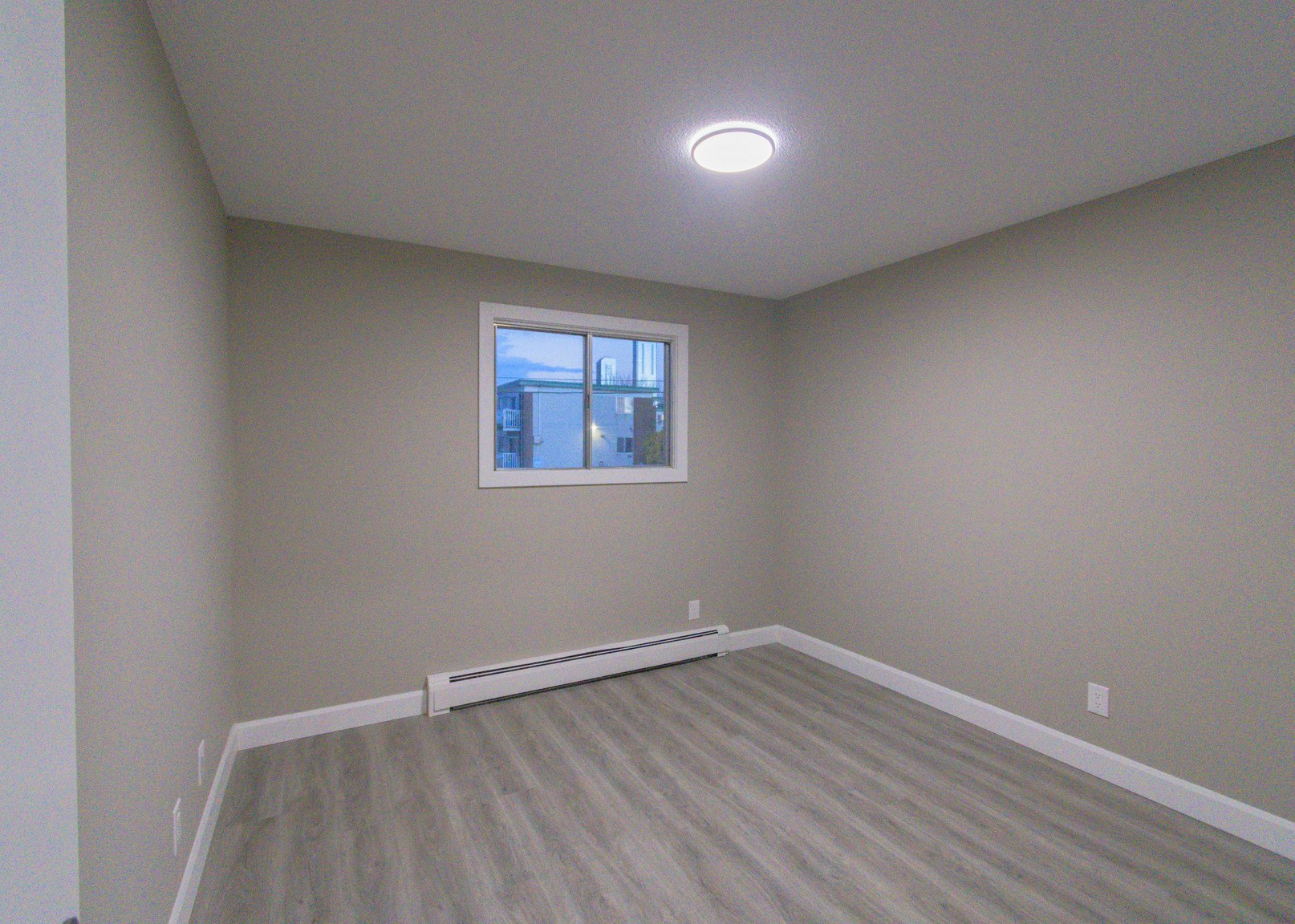 101-10645 113 Street, Edmonton, AB, T5H 3H7 - 16