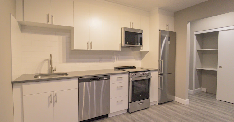 202-10645 113 Street, Edmonton, AB, T5H 3H7 - 8