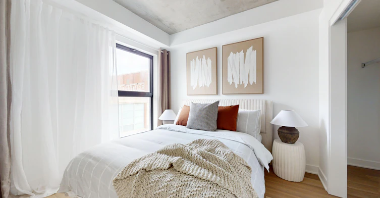 Bachelor -245 Robert Bourassa Boulevard, Montréal, QC, H3C 1A4 - 14