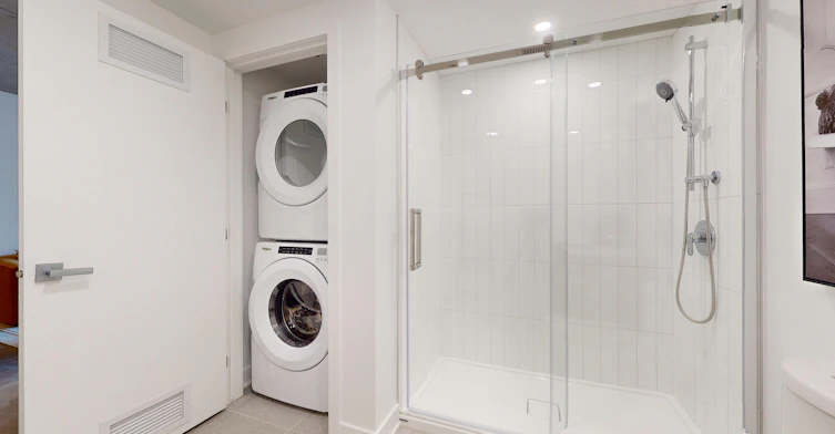 1 bedroom -245 Robert Bourassa Boulevard, Montréal, QC, H3C 1A4 - 17