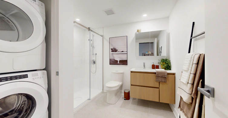 3 bedrooms -245 Robert Bourassa Boulevard, Montréal, QC, H3C 1A4 - 18