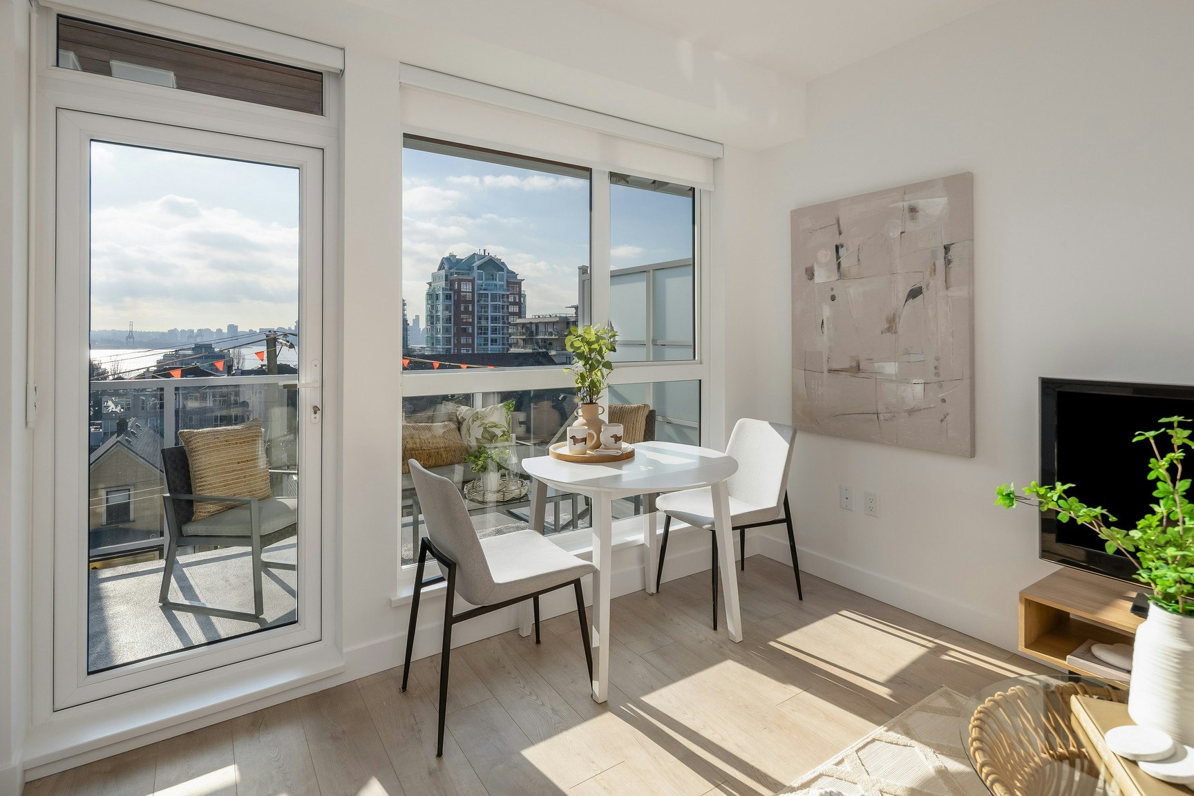 153 East 4th Street, North Vancouver, BC, V7M 2G5 - 2