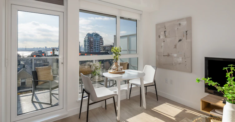 153 East 4th Street, North Vancouver, BC, V7M 2G5 - 2