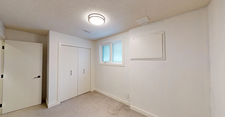 7704 46 Avenue Northwest, Calgary, AB, T3B 1Y2 - 10