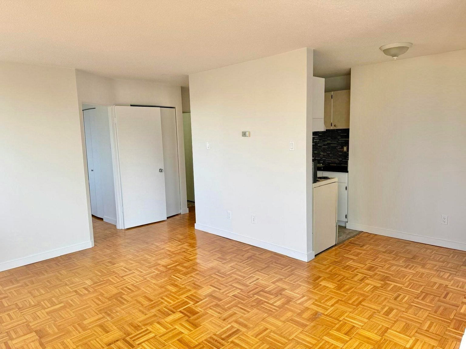 42-2020 Comox Street, Vancouver, BC, V6K 1H8 - 3