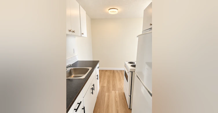 86-2020 Comox Street, Vancouver, BC, V6K 1H8 - 8