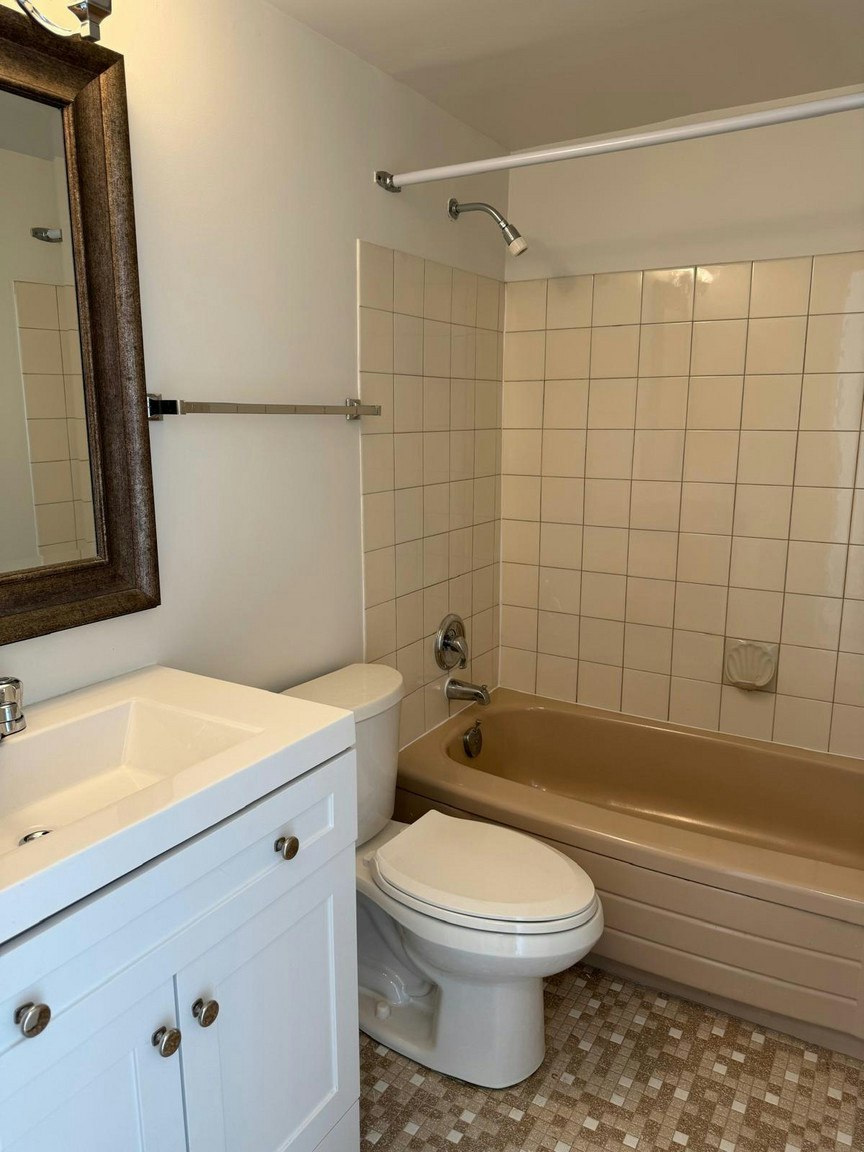 25-2020 Comox Street, Vancouver, BC, V6G 1R9 - 11