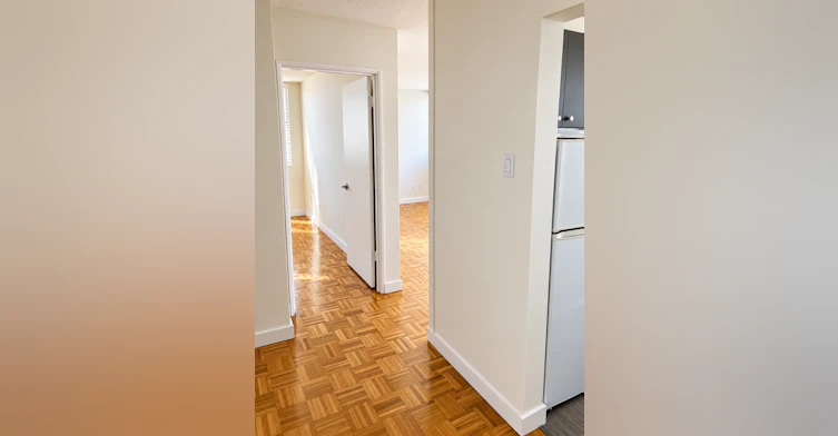 124-2020 Comox Street, Vancouver, BC, V6G 1R9 - 3