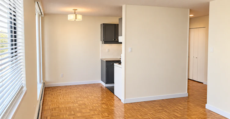 124-2020 Comox Street, Vancouver, BC, V6G 1R9 - 6