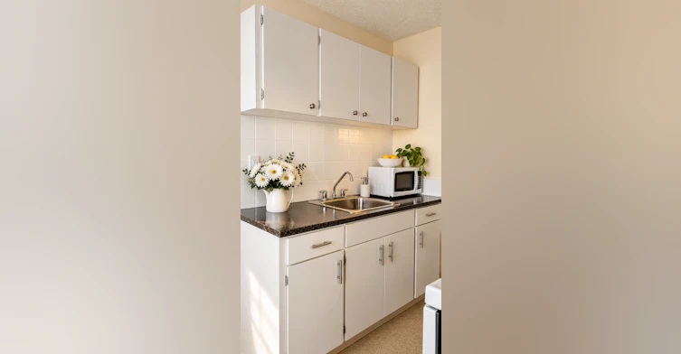 124-2020 Comox Street, Vancouver, BC, V6G 1R9 - 8