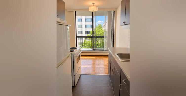 124-2020 Comox Street, Vancouver, BC, V6G 1R9 - 7