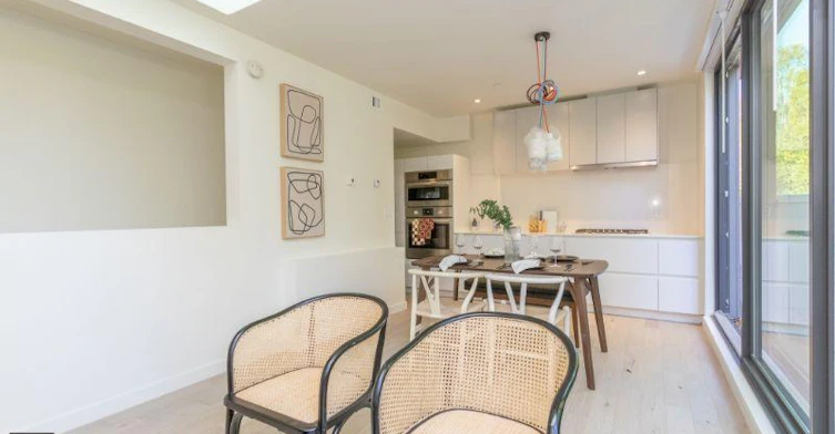 13-10 W 17th Avenue, Vancouver, BC, V5Y 1Z4 - 16