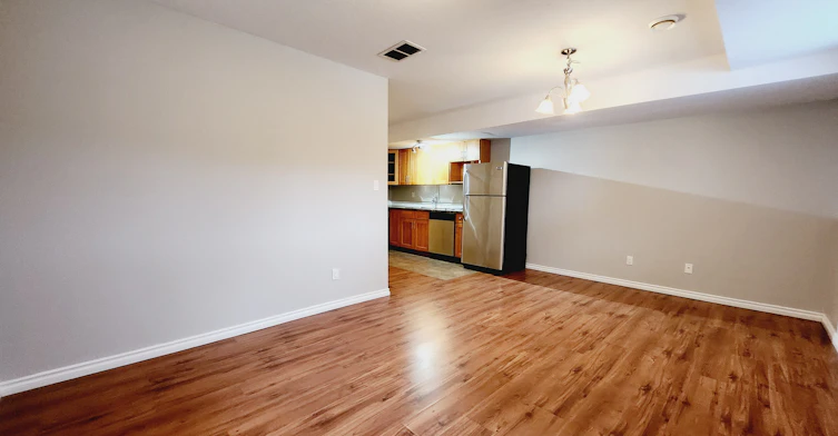 12124 122 Street Northwest, Edmonton, AB, T5L 0C8 - 2