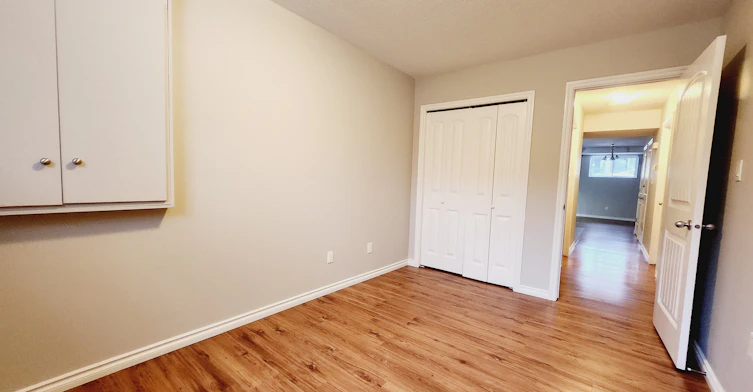 12124 122 Street Northwest, Edmonton, AB, T5L 0C8 - 7