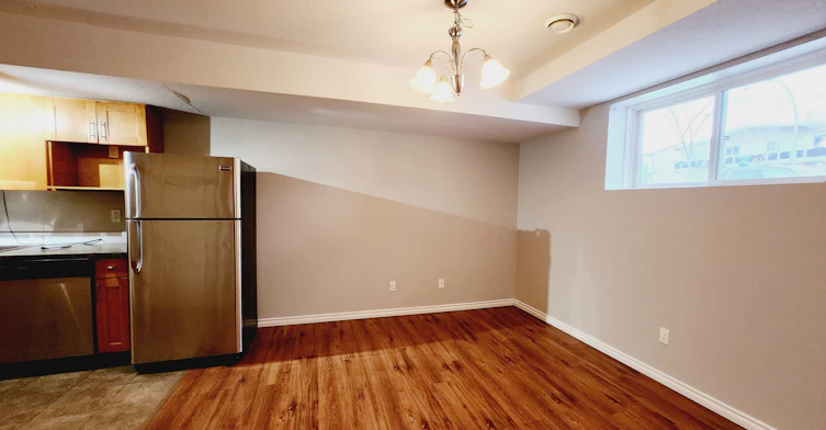 12124 122 Street Northwest, Edmonton, AB, T5L 0C8 - 3