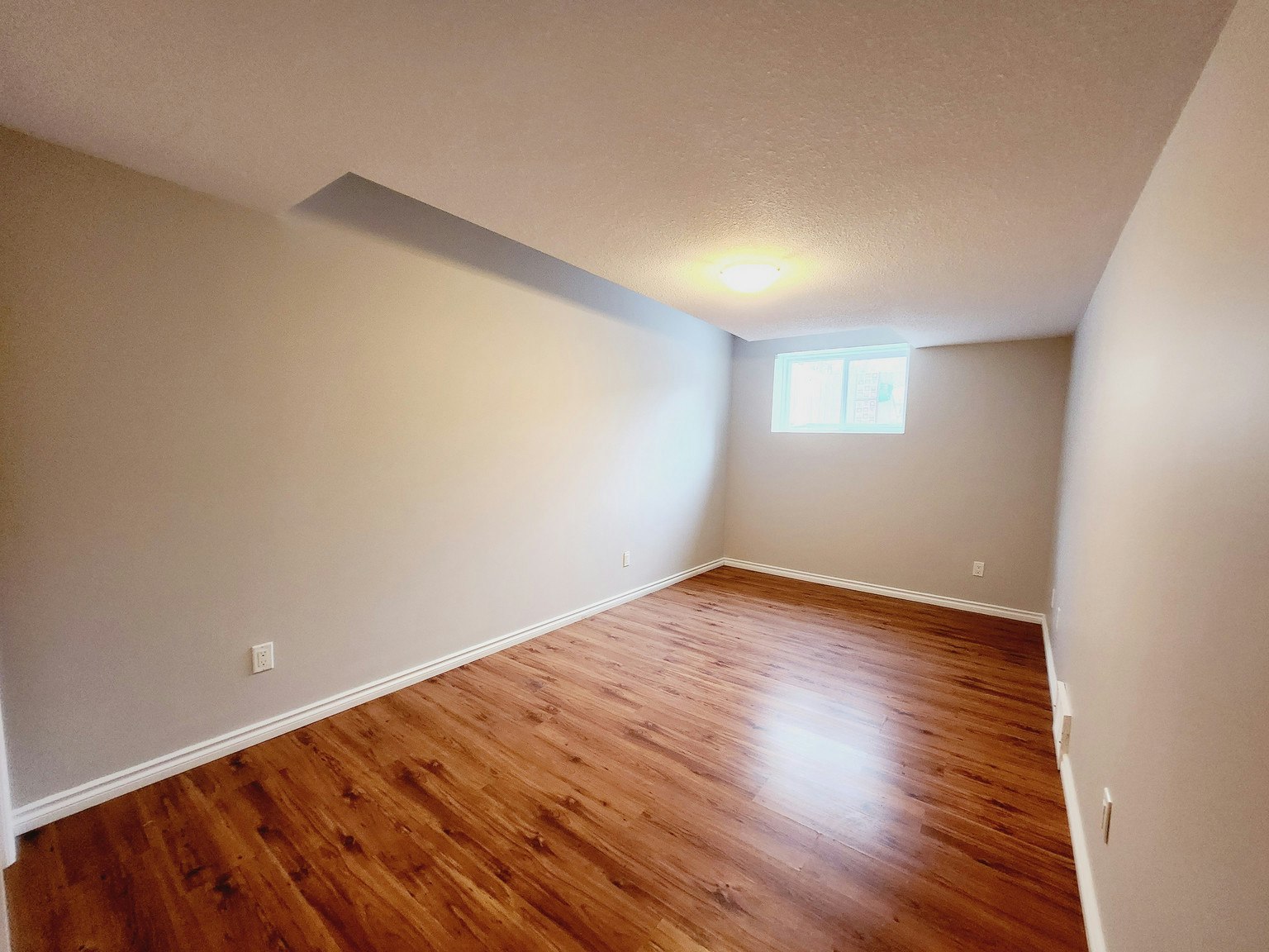 12124 122 Street Northwest, Edmonton, AB, T5L 0C8 - 4