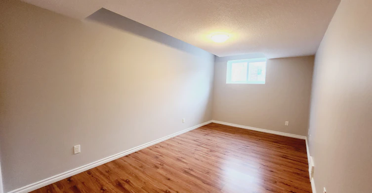 12124 122 Street Northwest, Edmonton, AB, T5L 0C8 - 4