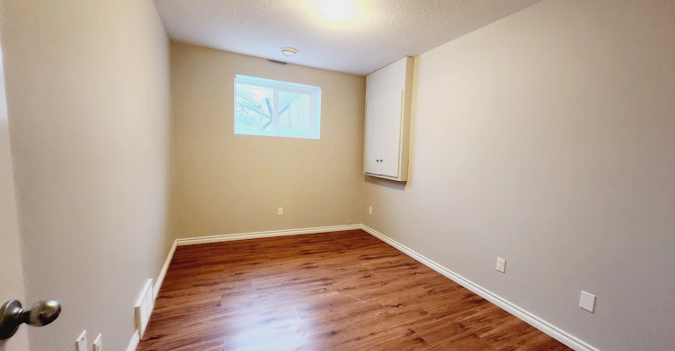 12124 122 Street Northwest, Edmonton, AB, T5L 0C8 - 5