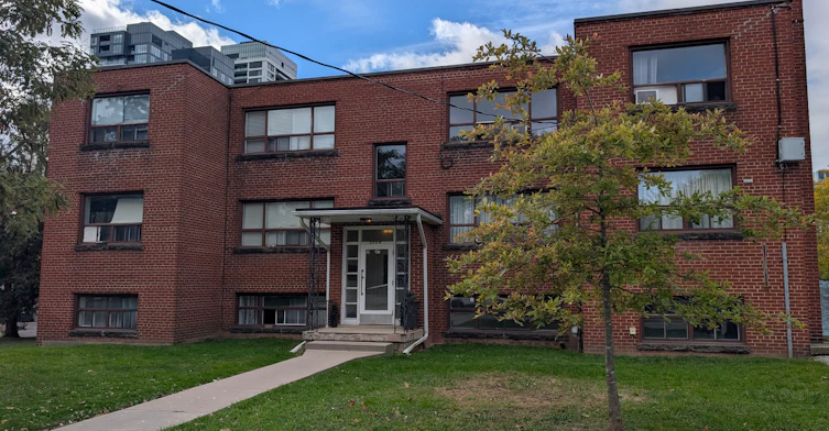 10-2128 Harris Crescent, Burlington, ON, L7R 1Z5 - 2