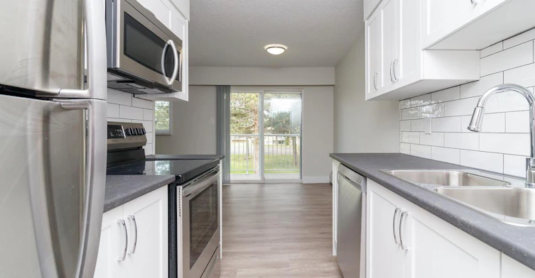0208-155 Wakesiah Avenue, Nanaimo, BC, V9R 3K1 - 2