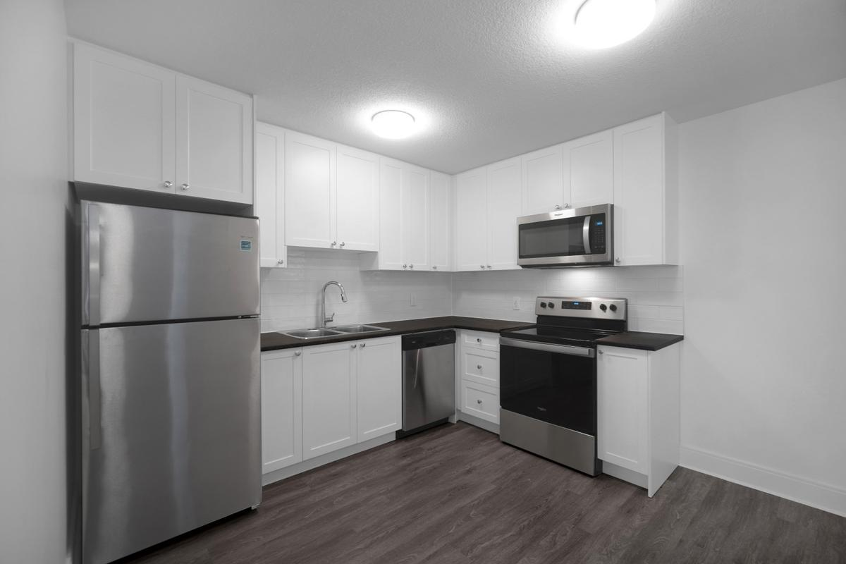 0102-21 Prideaux Street, Nanaimo, BC, V9R 5V7 - 2
