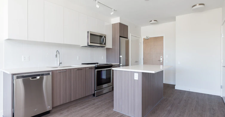 101-228 Nelson's Crescent, New Westminster, BC, V3L 0H9 - 5