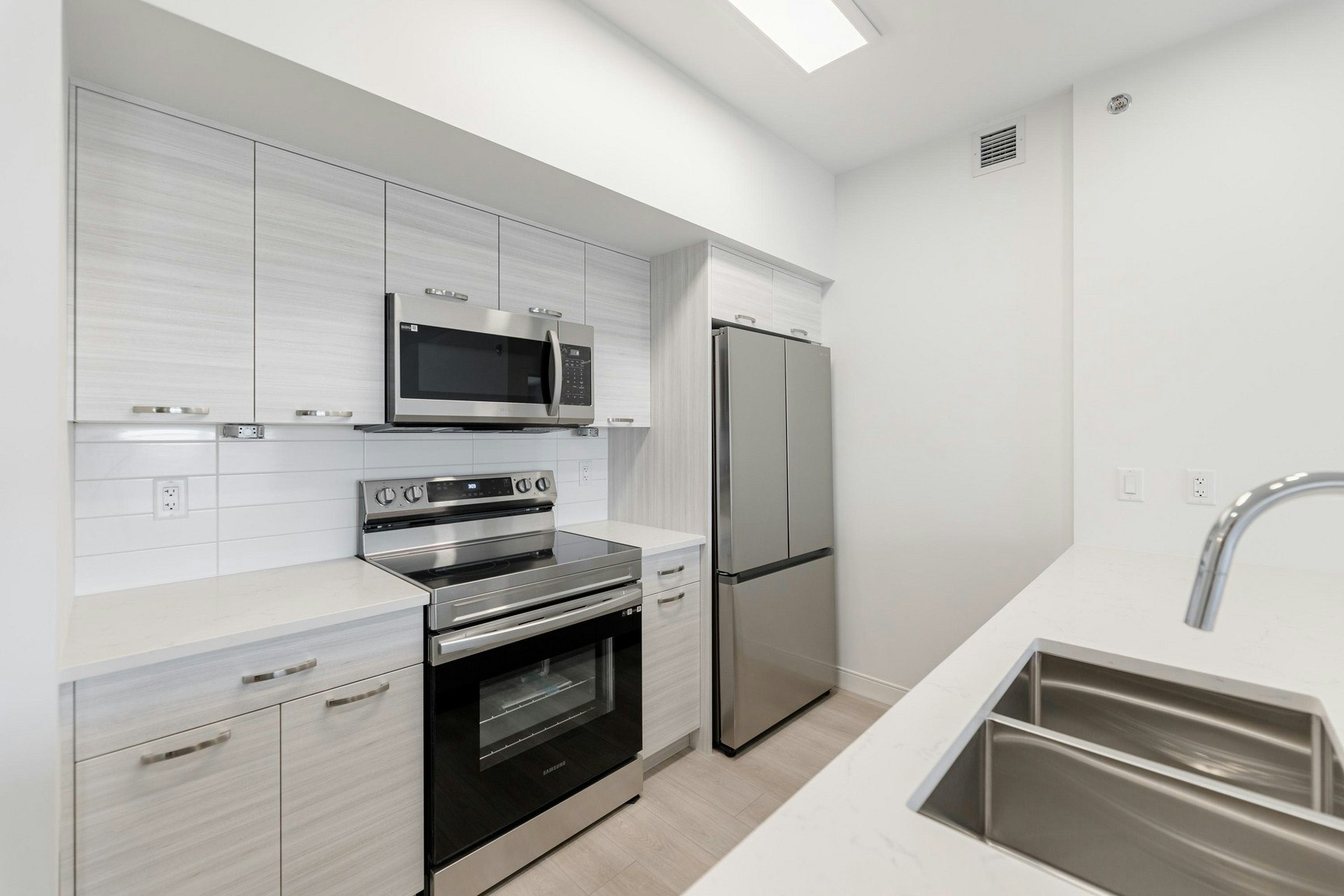 Brandon-15 Refinery Way, Winnipeg, MB, R3T 6K1 - 13