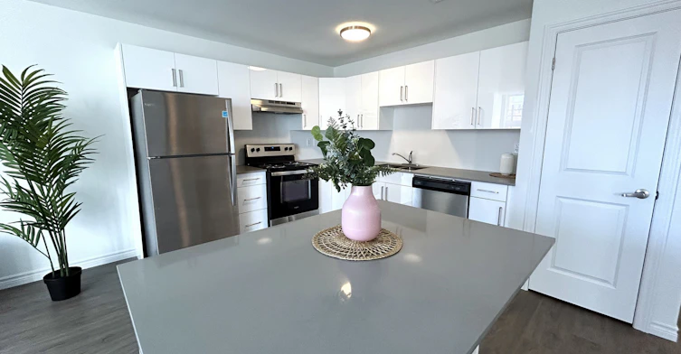 611-1254 Marlborough Court, Oakville, ON, L6H 7X6 - 2